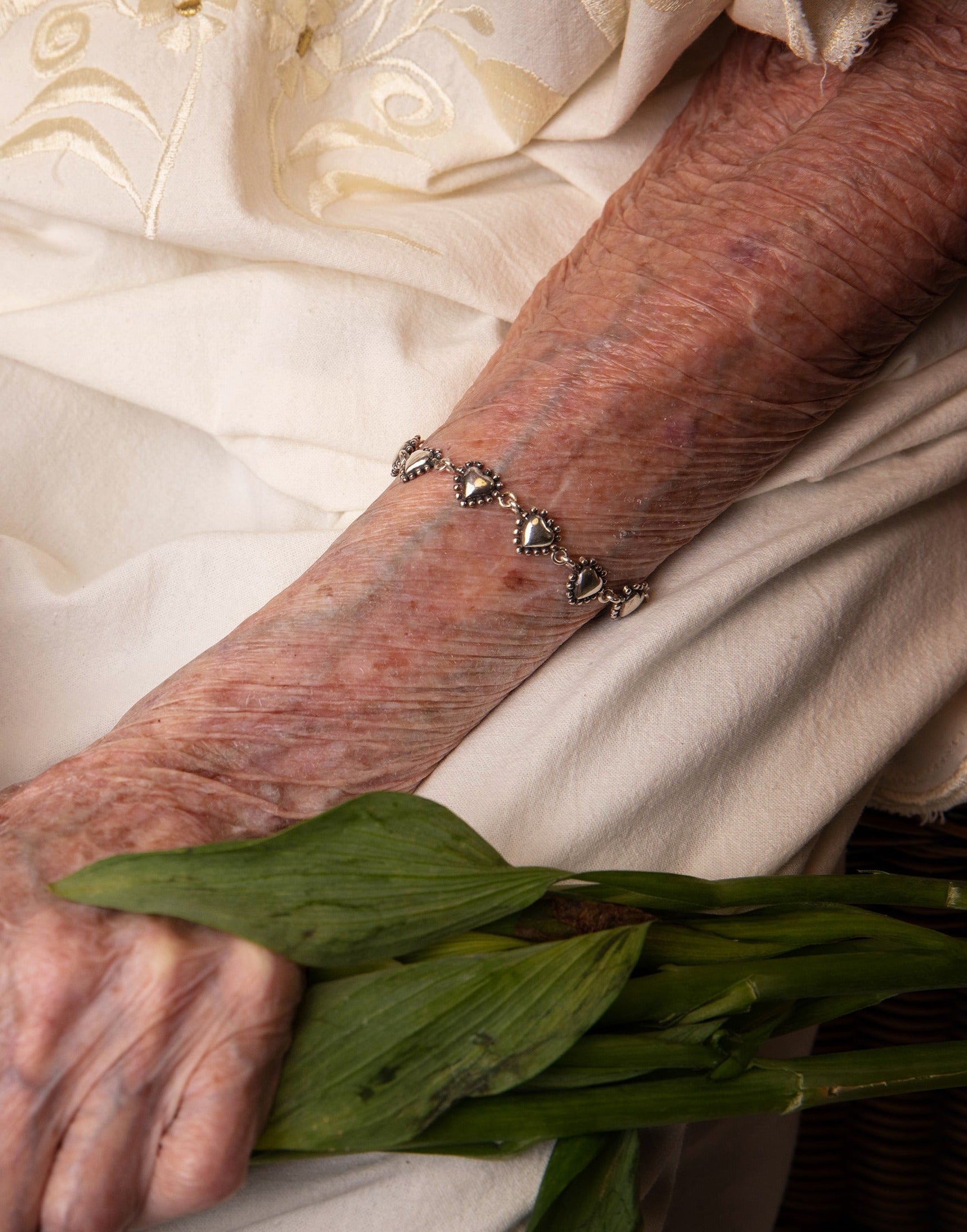 Brazalete Corazoncitos de Plata