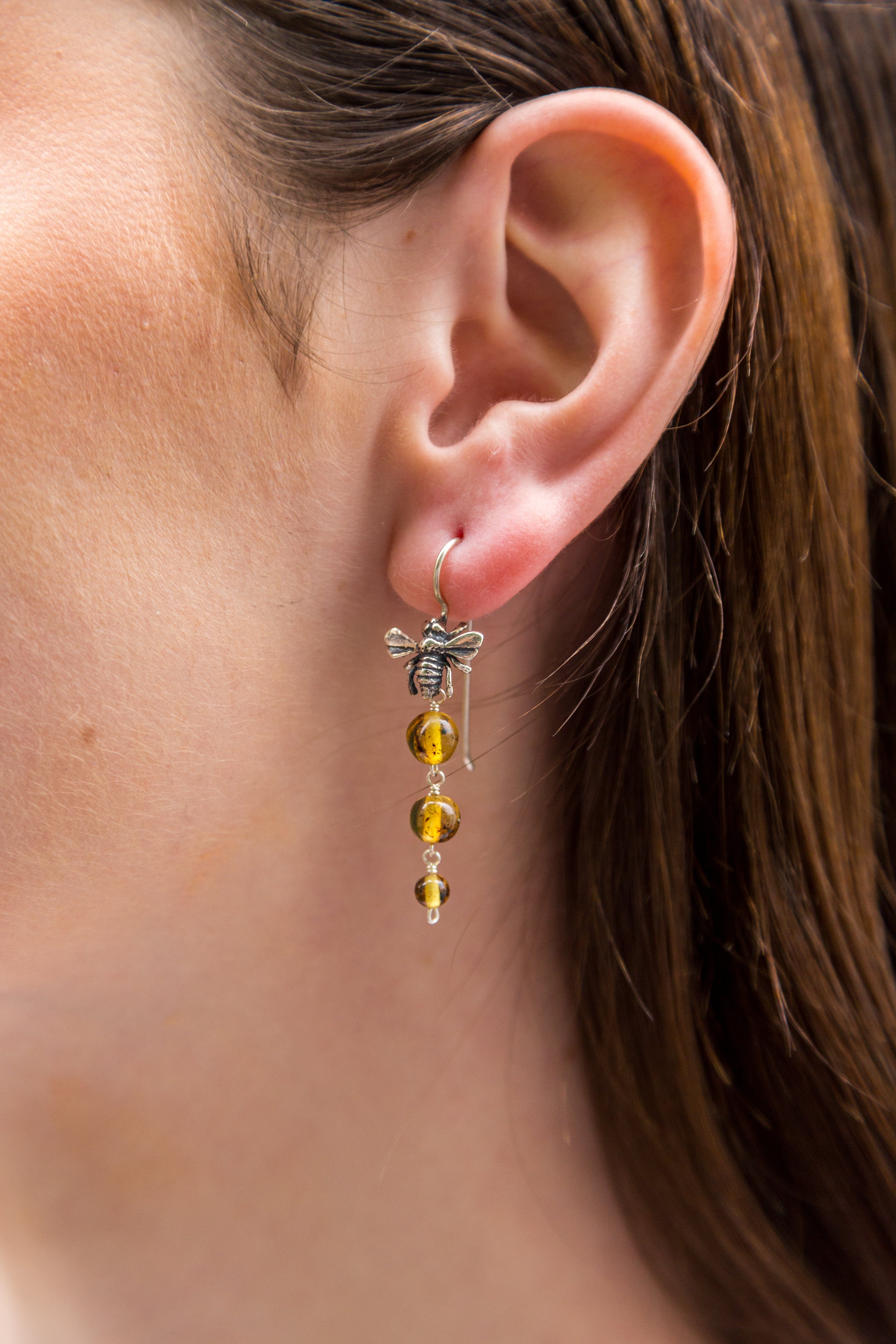 Aretes Abejitas Derramando Miel AMB005 Aretes