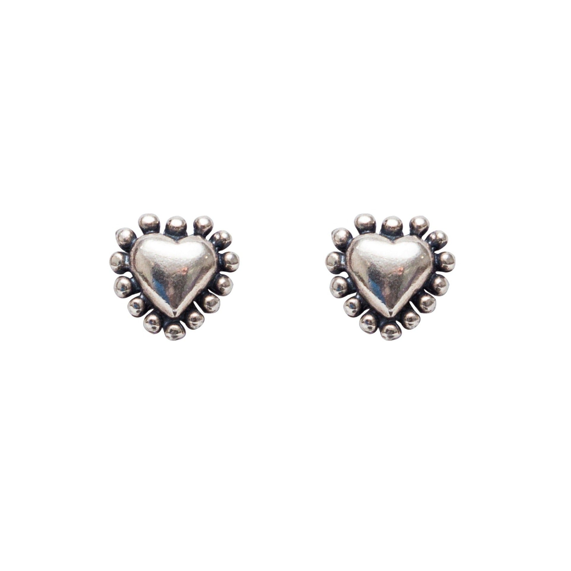 Aretes Corazón con Puntos Gabriela Sánchez Aretes