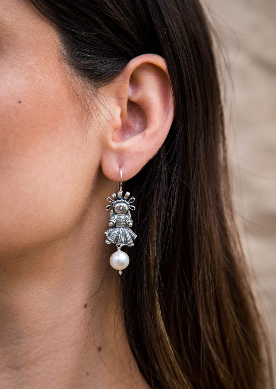 Aretes Muñeca Mediana con Perla Gabriela Sánchez Aretes
