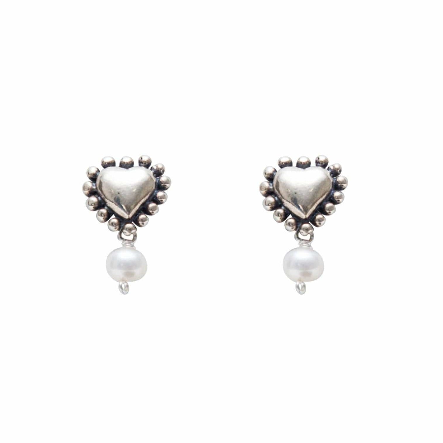 Aretes Corazón con Puntos Mini Perla AM028 Aretes
