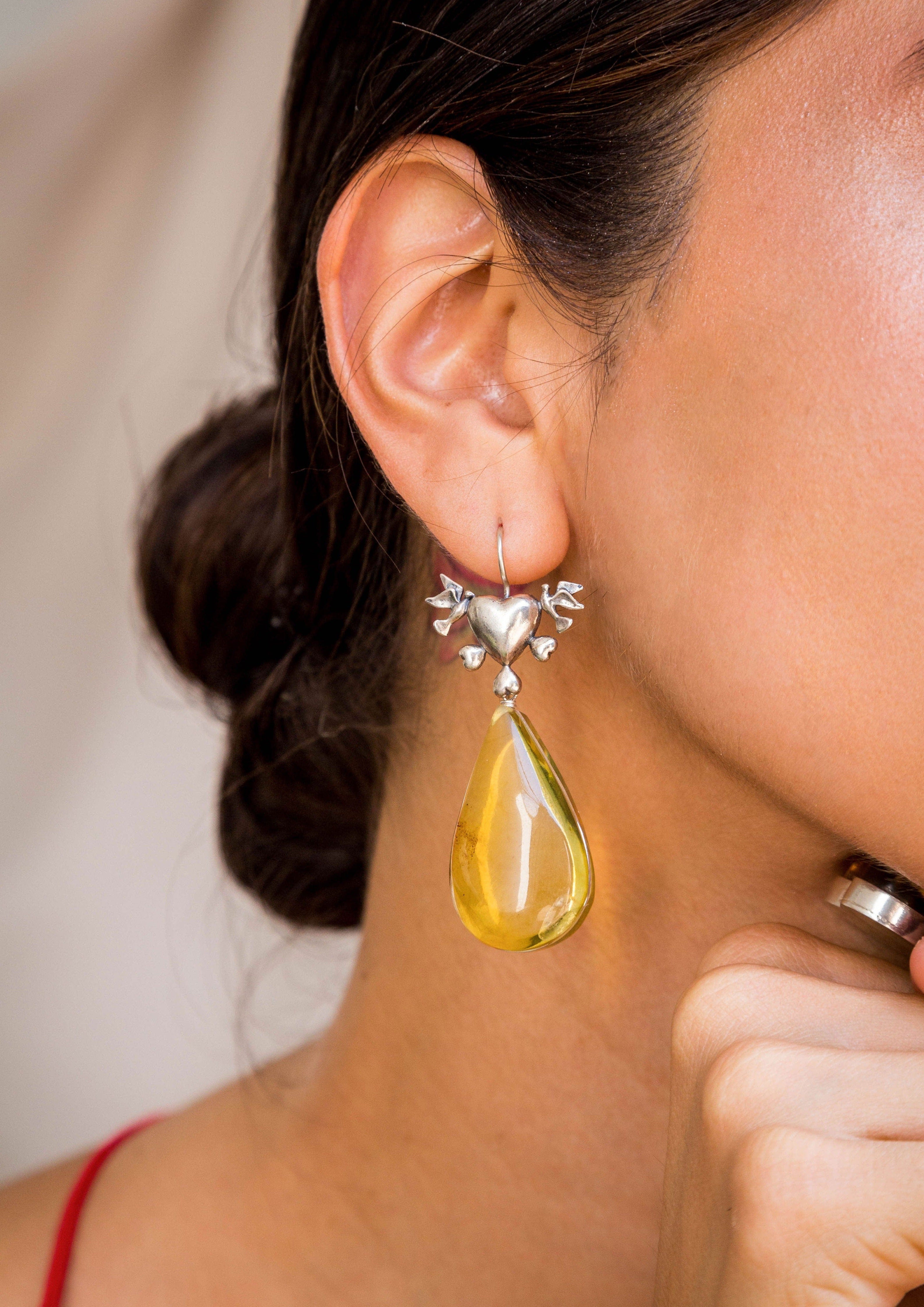 Aretes Corazón en Ámbar Gabriela Sánchez Aretes