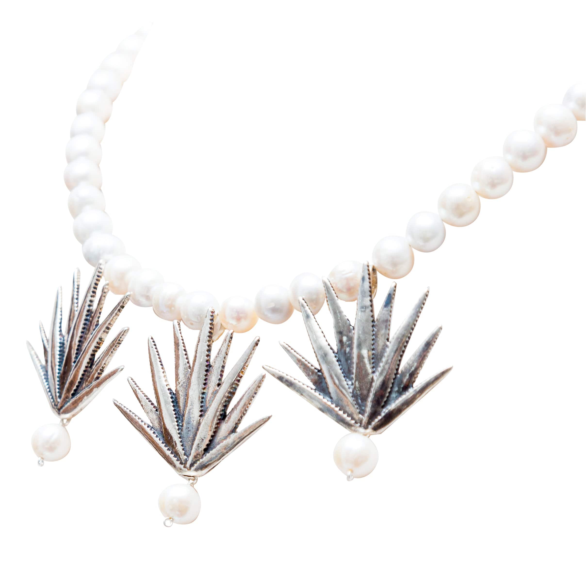 Collar Tres Agaves Aperlados Gabriela Sánchez Collar