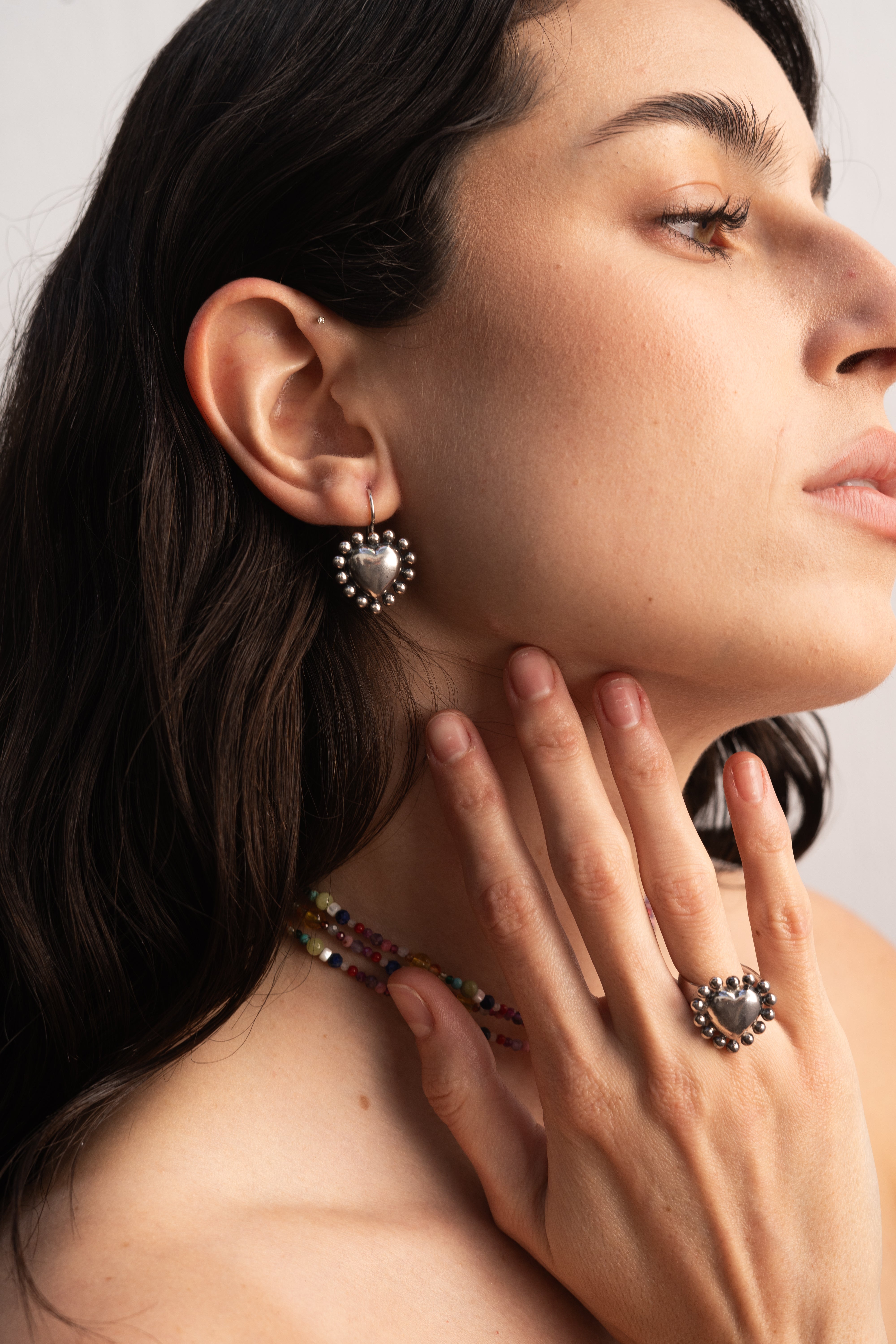 Aretes Corazón con puntos Medianos Arillo