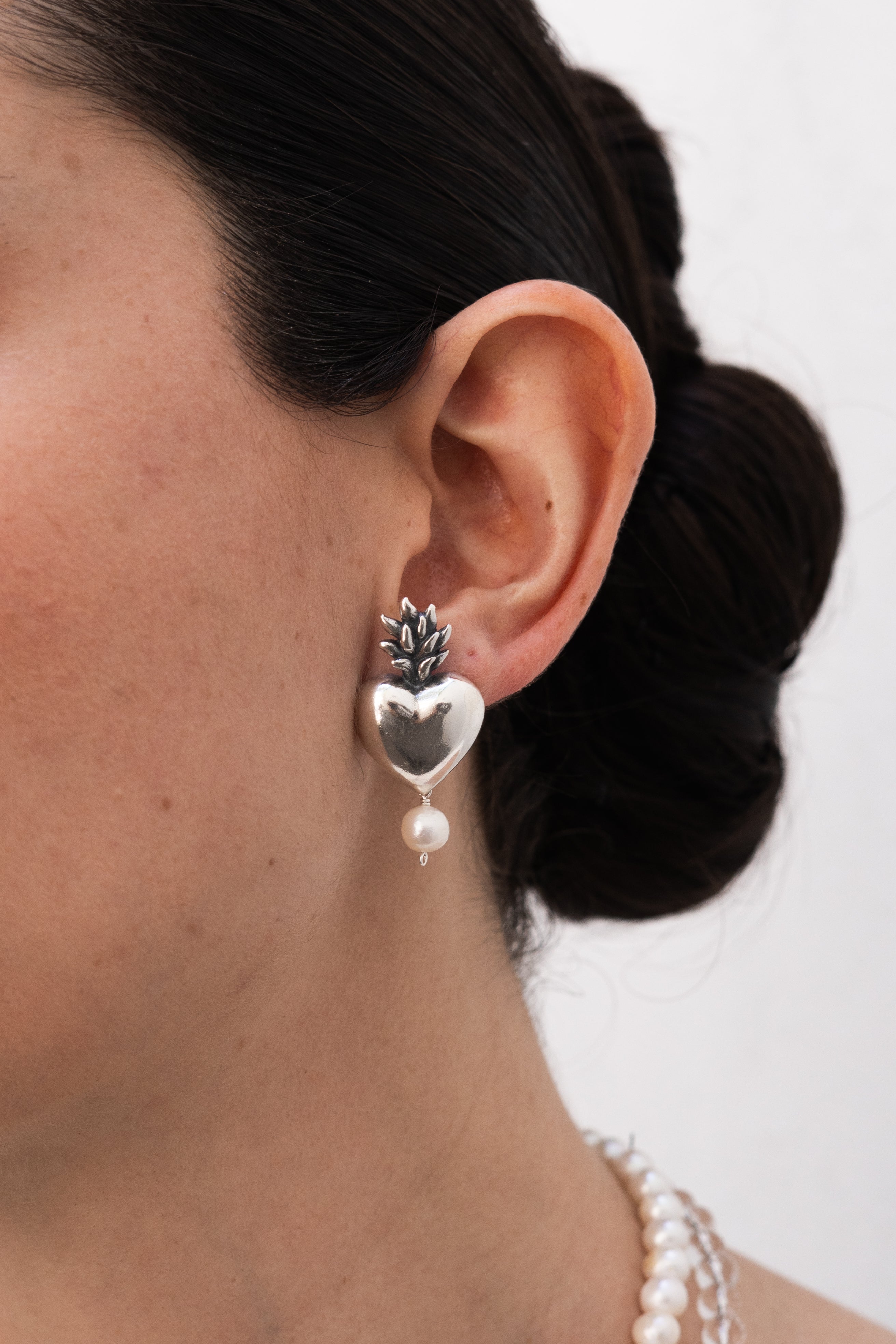 Aretes Corazón Ardiente con Perla