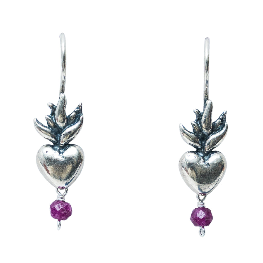 Aretes Corazón con Flama Rubí