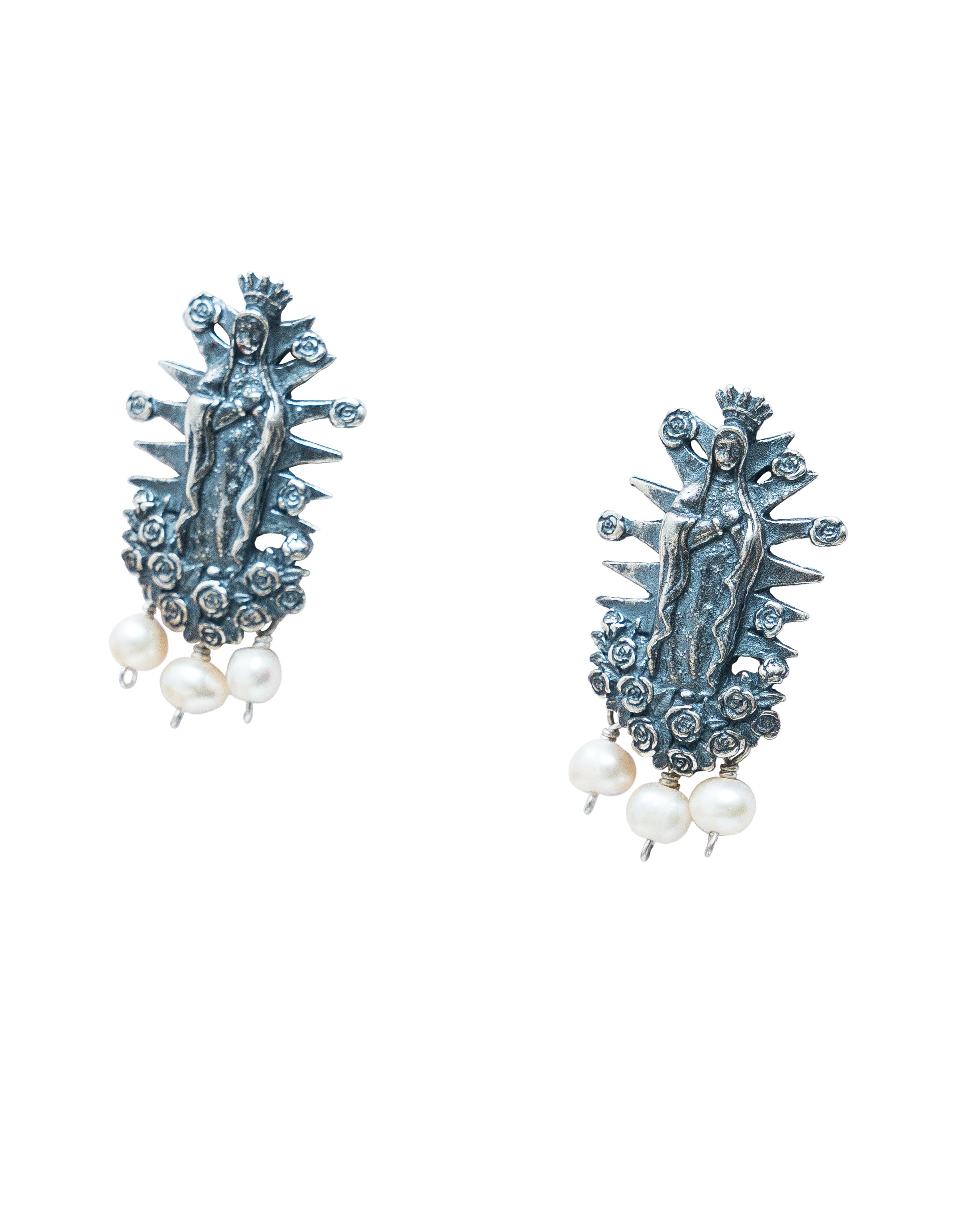 Aretes Virgen con rosas poste 3 perlas