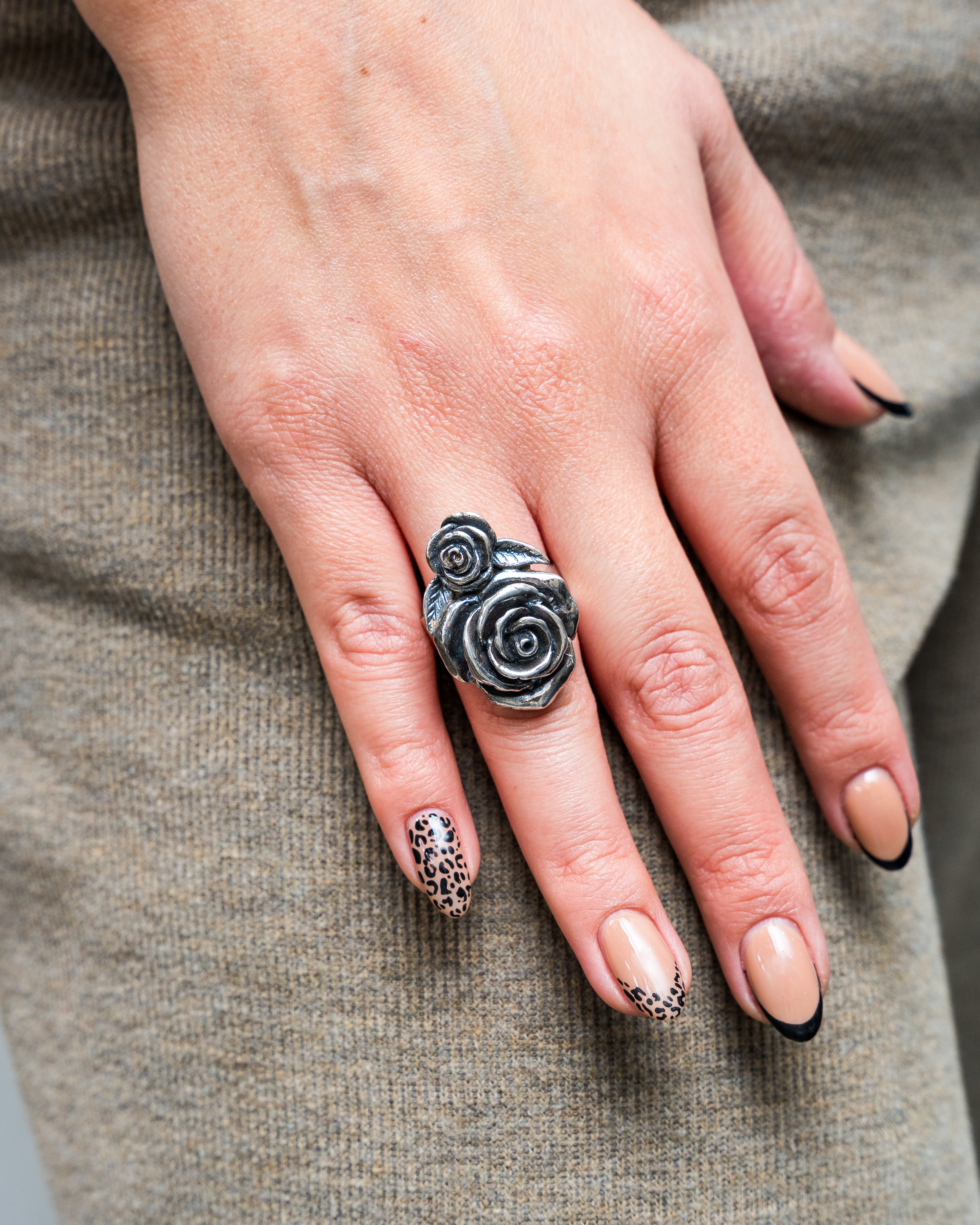 Anillo Rosas y Sombras