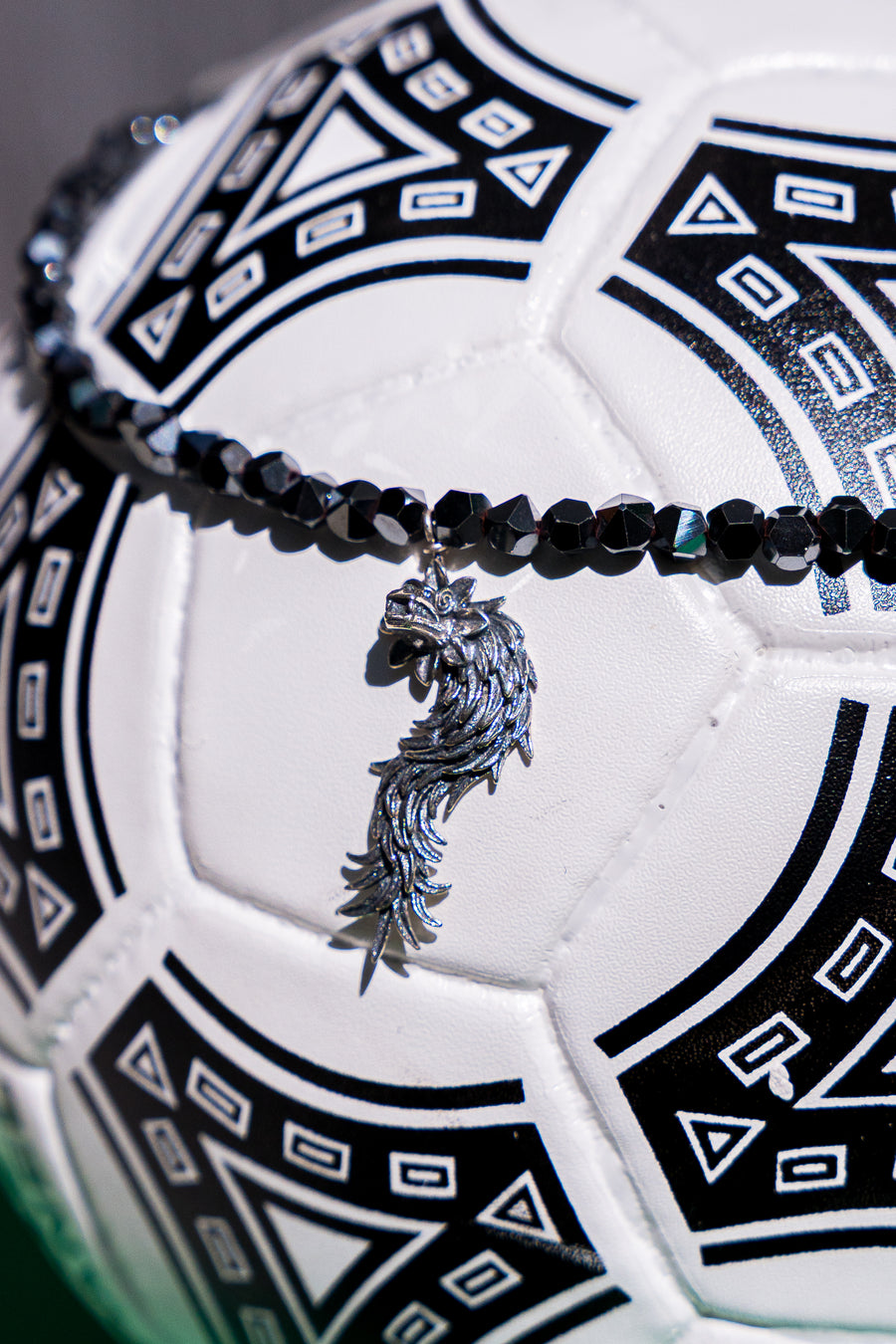 Collar Escudo Emplumado