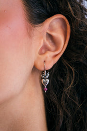 Aretes Corazón con Flama Rubí