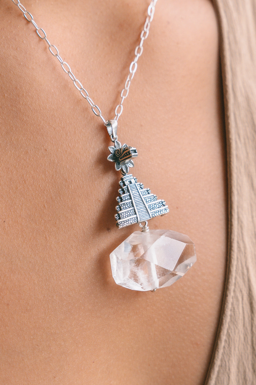 Dije Pirámide de Cristal