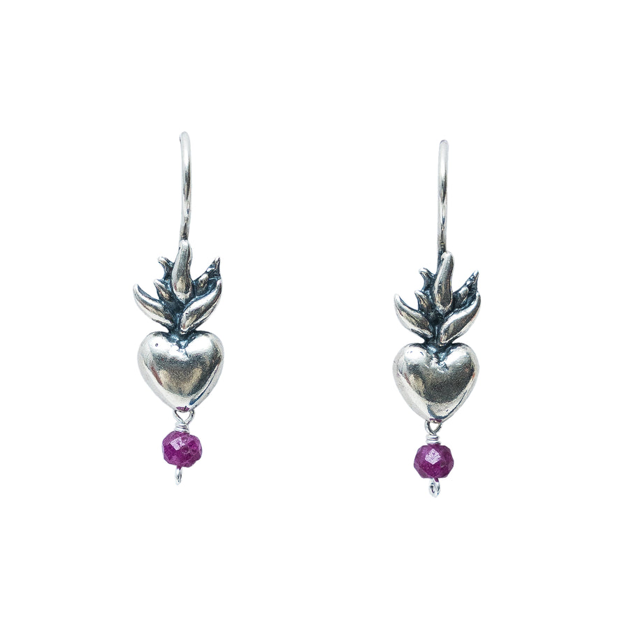 Aretes Corazón con Flama Rubí