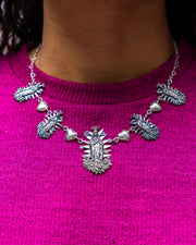 Collar Virgen con Rosas y Corazones