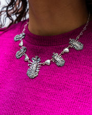 Collar Virgen con Rosas y Corazones