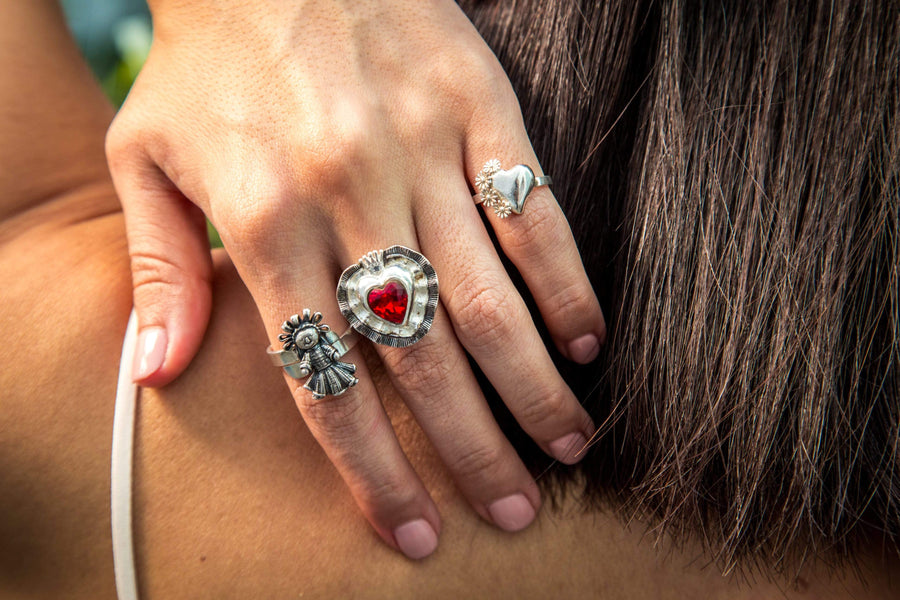 Anillo Corazón con Flores Gabriela Sánchez Anillo