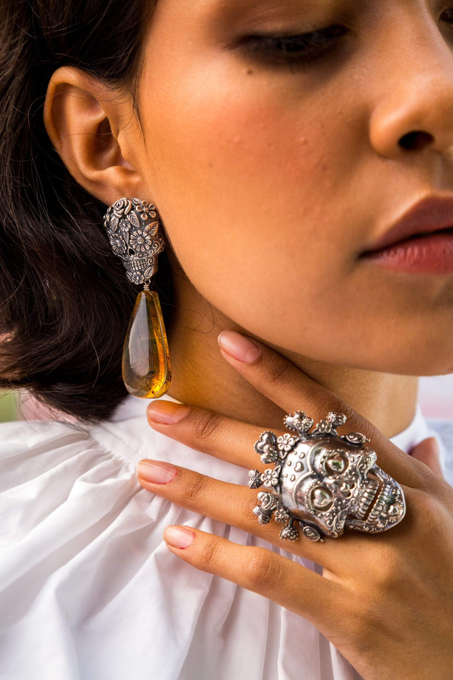 Aretes Calavera Ojos Flor Ámbar Gabriela Sánchez Aretes