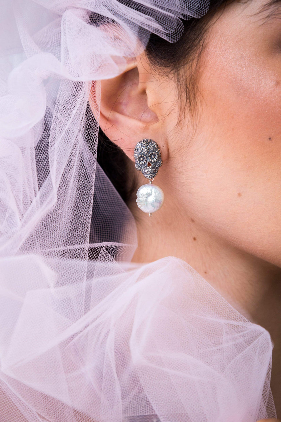 Aretes Calavera Ojos Flor Perla Gabriela Sánchez Aretes