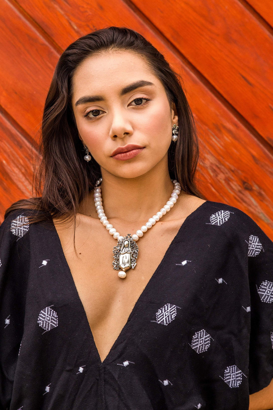 Virgen con Perlas Gabriela Sánchez Collar