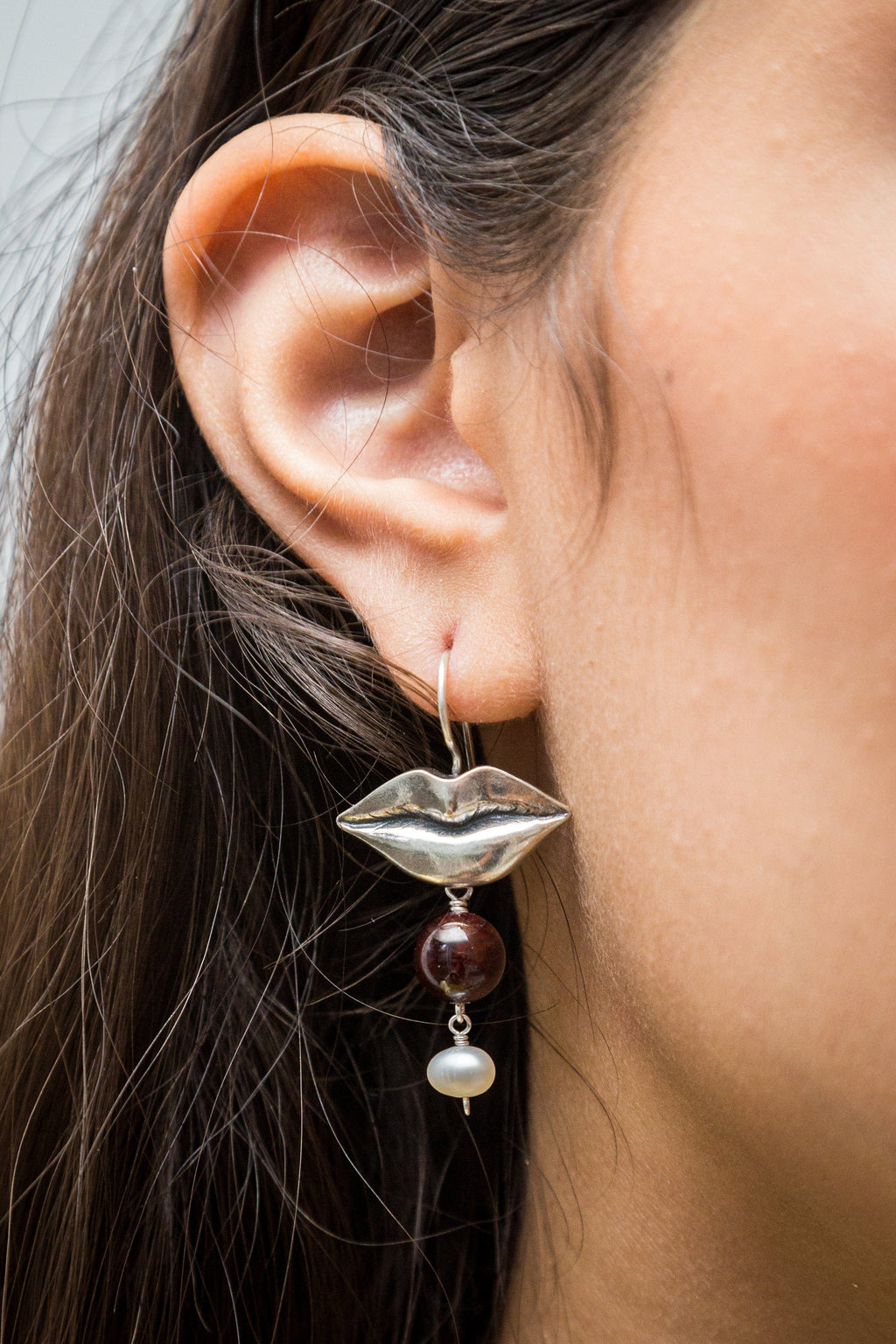 Aretes Bocas Granate y Perla 22NAV002 Aretes