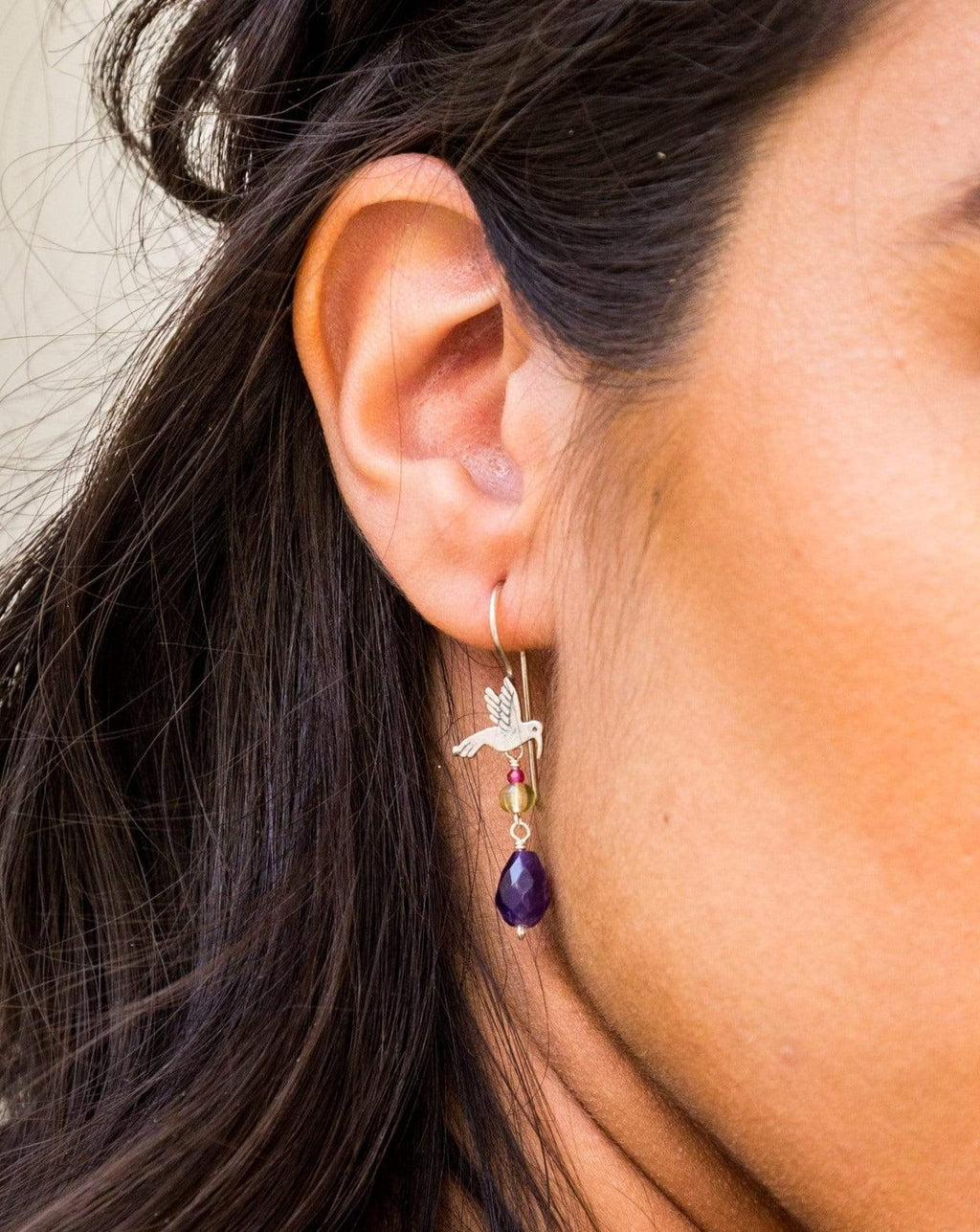 Aretes Colibrí Mini Otomí con Ámbar y Gota Amatista Gabriela Sánchez Aretes