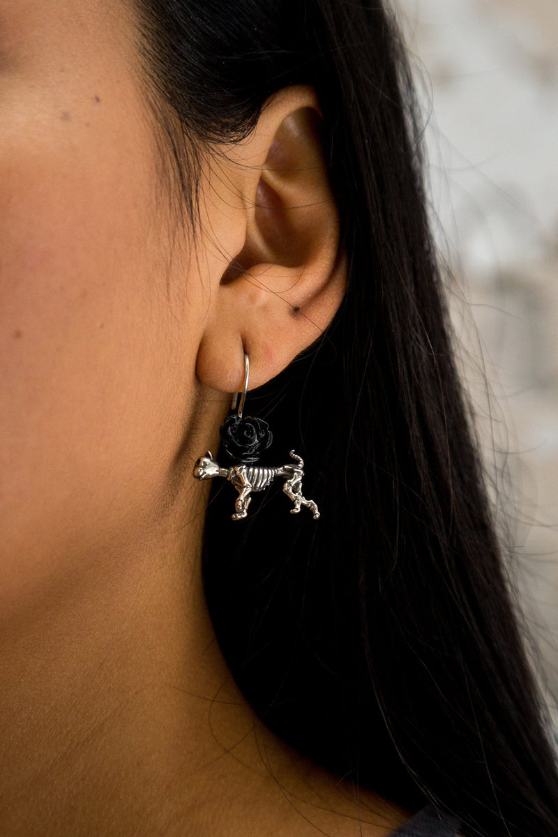 Aretes Gatitos Rosa Negra Gabriela Sánchez Aretes